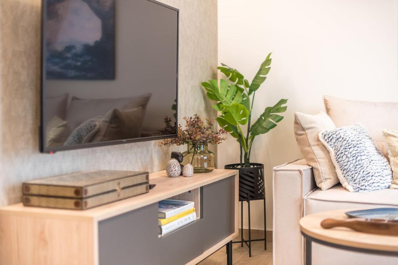 Beautiful & Renovated Aprtm In Piraeus Apartment Exterior photo